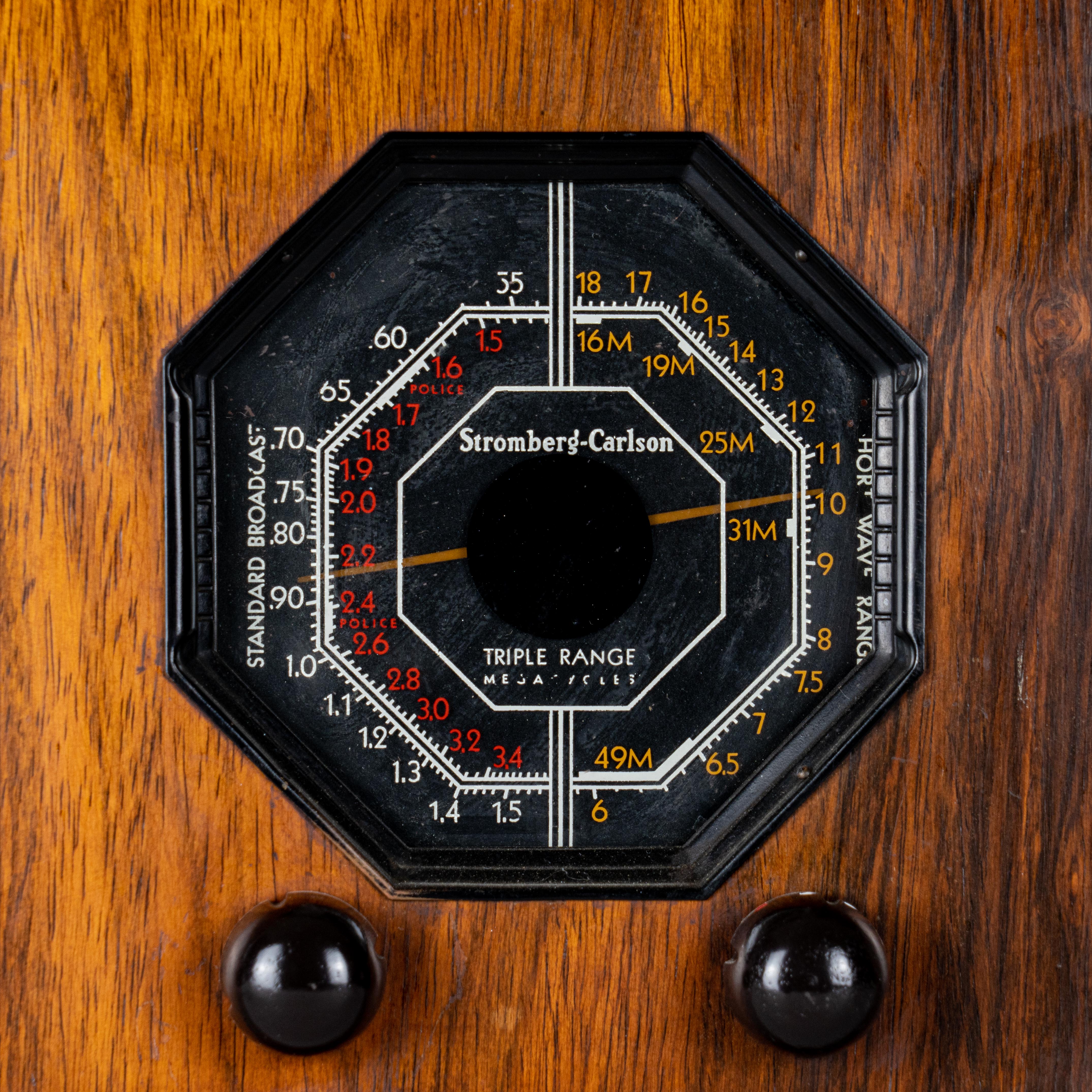 1937 Stromberg-Carlson 225H Tabletop Radio 1937 Stromberg-Carlson 225H Tabletop Radio